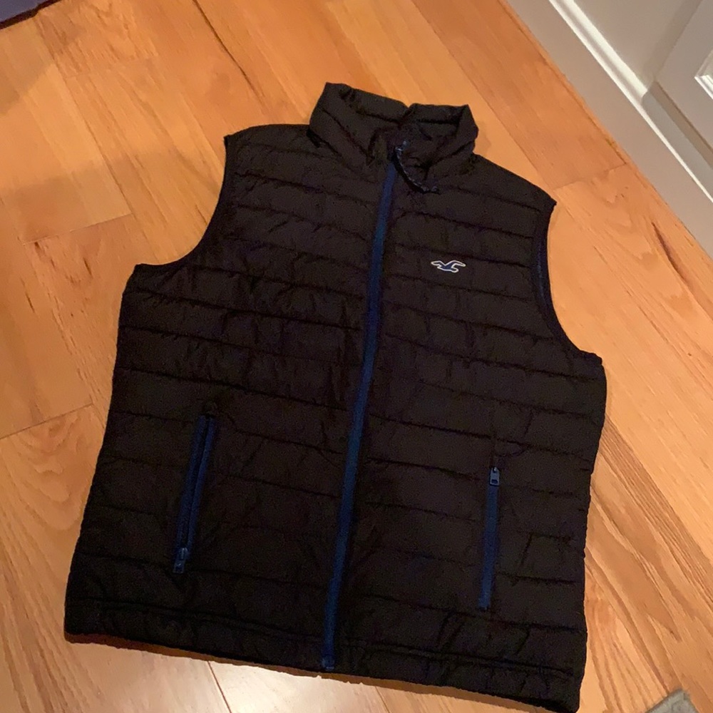 Men’s Hollister black puffer vest size Md